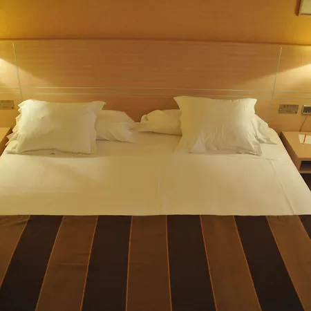 Hotel Tarragona 3*